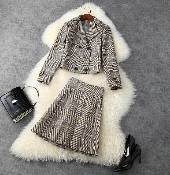 

2020 autumn and winter women's new retro double-breasted short jacket + pleated plaid skirt suit