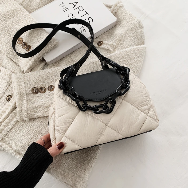 

Casual Lingge Nylon Padded Women Shoulder Crossbody Bag Designer Acrylic Chains Handbags Quilted Saddle Small Female Purses 2022