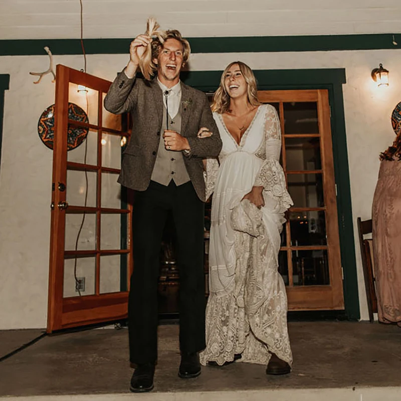 Vestido de novia de Chifón con cuello en V, prenda bohemia de talla grande, con espalda descubierta y mangas acampanadas, para senderismo