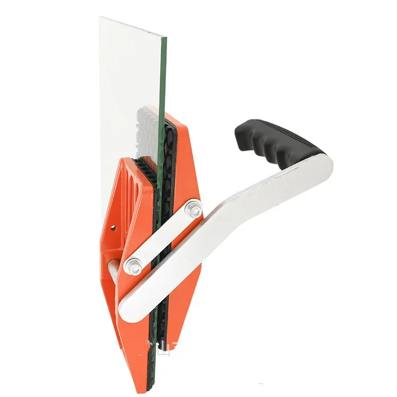 

One-handed glass handling clip One-handed glass handling tool