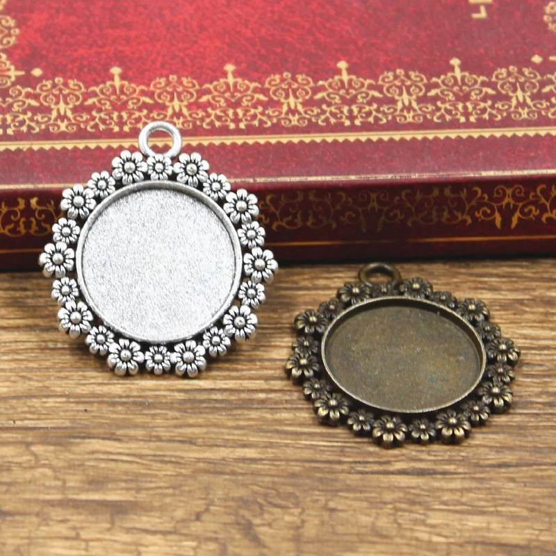 4szt Nowa moda 20mm Rozmiar wewnętrzny Antyczny brąz Srebrny kolor Klasyczny okrągły kwiatowy styl Kaboszon Podstawa Ustawienie Charms Wisiorek