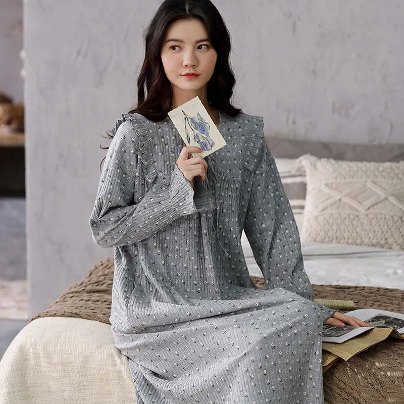 

Nightdress ladies autumn and winter long-sleeve cotton round neck pit sweet nightgown home service new fashion sexy sleepwear