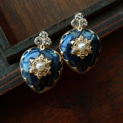 HUANZHI 2020 New Rhinestone Imitation Pearls Enamel Metal Brooch Vintage Hollow Out Flower Cloth Accessories for Women Jewelry