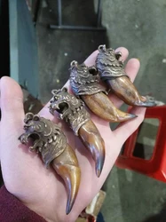 1pcs Collection China Archaize Tibet Silver Amulet Pendant/Animal Teeth Pendant Gift