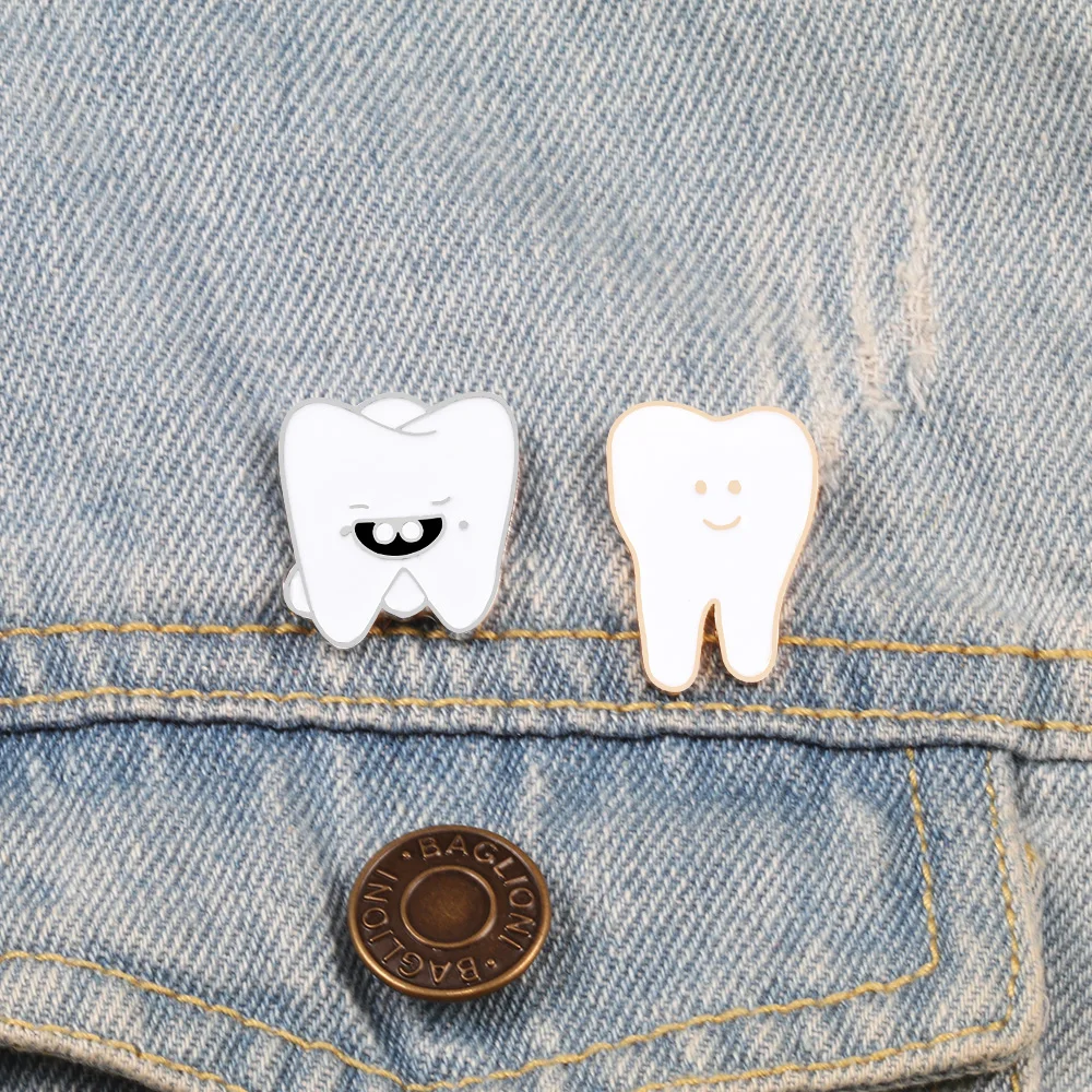 Medical  Badge Brooch Tooth Stethoscope Pill Brain Cartoon Metal Accessory Doctor Lapel Bag Button Pin kids Friends Jewelry Gift