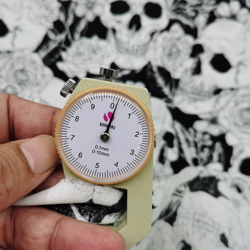 Cool 110cm Wide White Skull Fabric Cotton Fabric White Rose Head Skull Print Cloth Patchwork Sewing Material Diy Clothing Dress