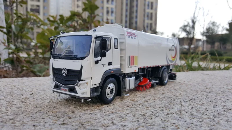 

Collectible Alloy Model Toy Gift 1:35 Scale BROCK,Foton Rowor ES Road Environmental Sweeper Truck Vehicle DieCast Toy Model