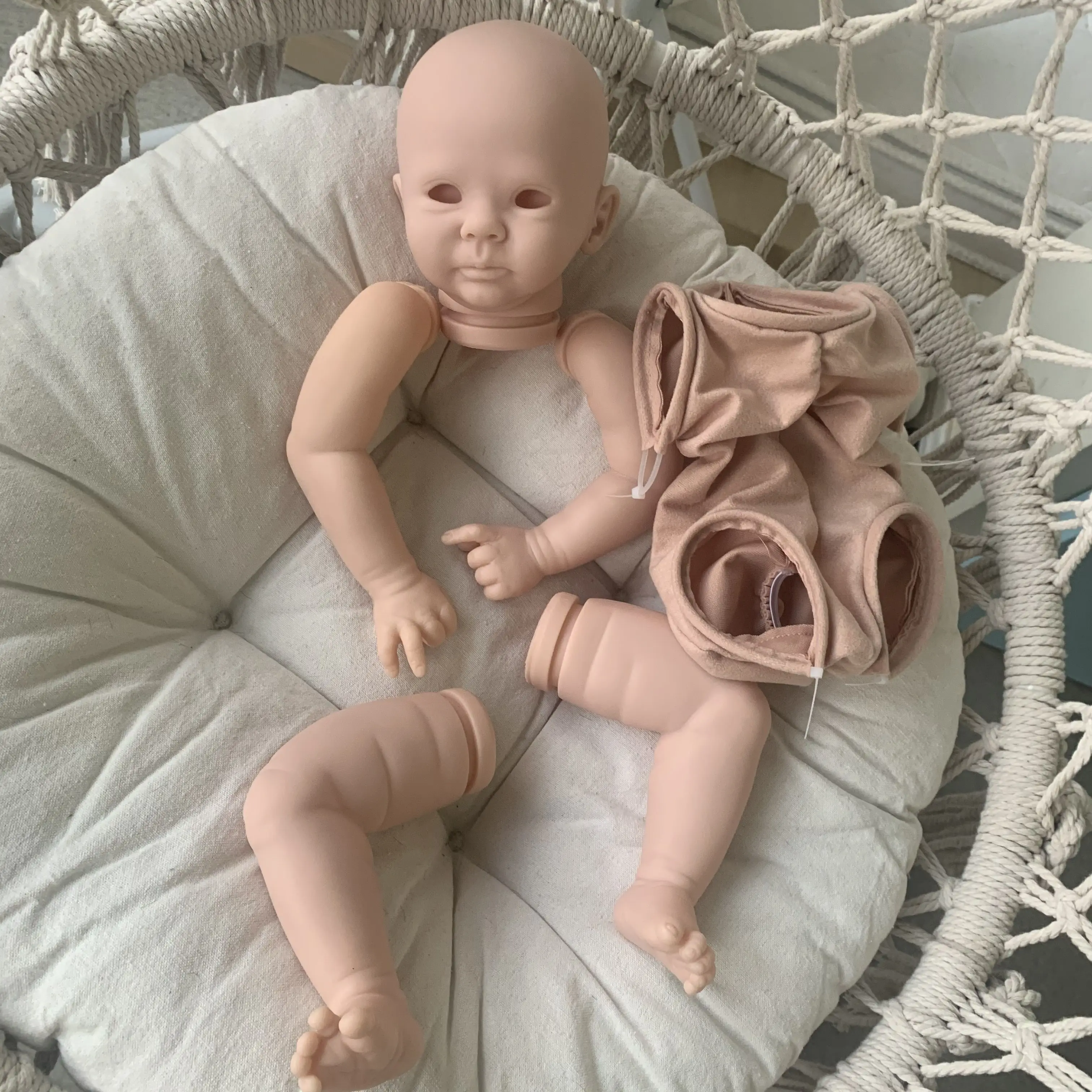 FBBD19inch Bebe Reborn Doll Kit Baylor Soft Viny Fresh Color Niedokończone części lalki z certyfikatem COA Reborn Baby Doll Head Prezent świąteczny