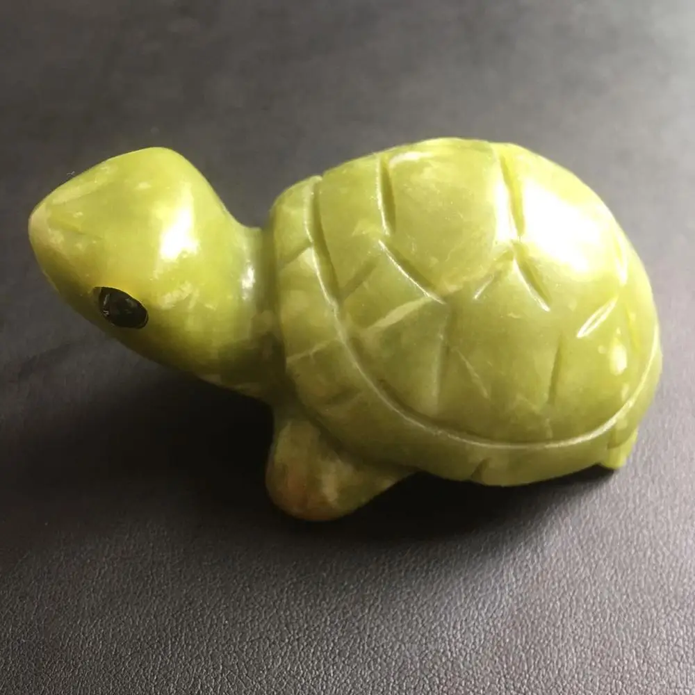 Natural Stone Hsiuyen Jade Crystal Hand Made Carved Tortoise Green Jade Turtle Fashion Carved Craft Animal Figurine Gifts