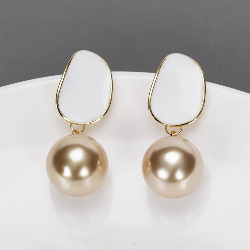 2023 Korean Fashion Elegant Big Red Simulated Pearl Earrings Gold Color Droplet Pendant Earrings Women\'s Jewelry