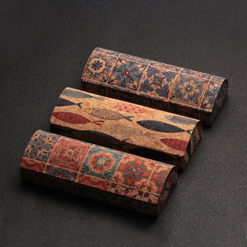 Pressure-resistant Glasses Case Antique Cork Mural Retro Literary Personality Portable Magnetic Myopia  for Men and Women.