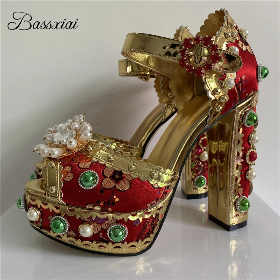 Luksusowe zdobiony paciorkami diamentowymi perłami buty ślubne kobieta nit Ball Decor platforma Chunky Heel hafty satynowe sandały damskie lato