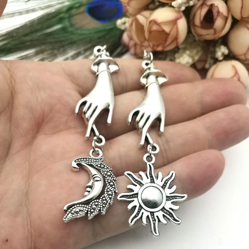 Hang The Sun and Moon By Hand Earrings Celestial Jewelry Novel Eardrop Faddish Men Women Friend Gift 2020 New Beautiful