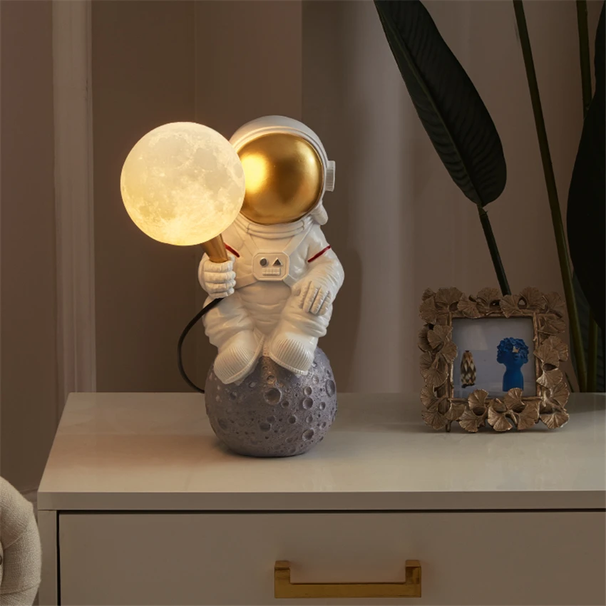 Nordic resin moon spaceman table lamps children's bedroom study tabletop gift decorative lamp astronaut desk lights lighting