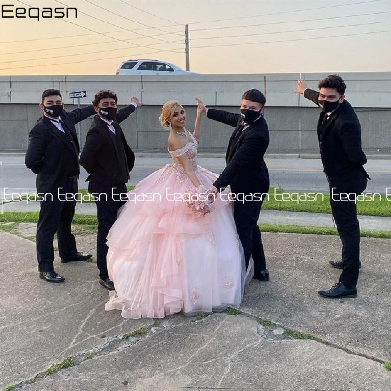 Robe de princesse Quinceanera rose clair, en dentelle, à plusieurs niveaux, avec des appliques, robe de bal, nouvelle collection, 2021