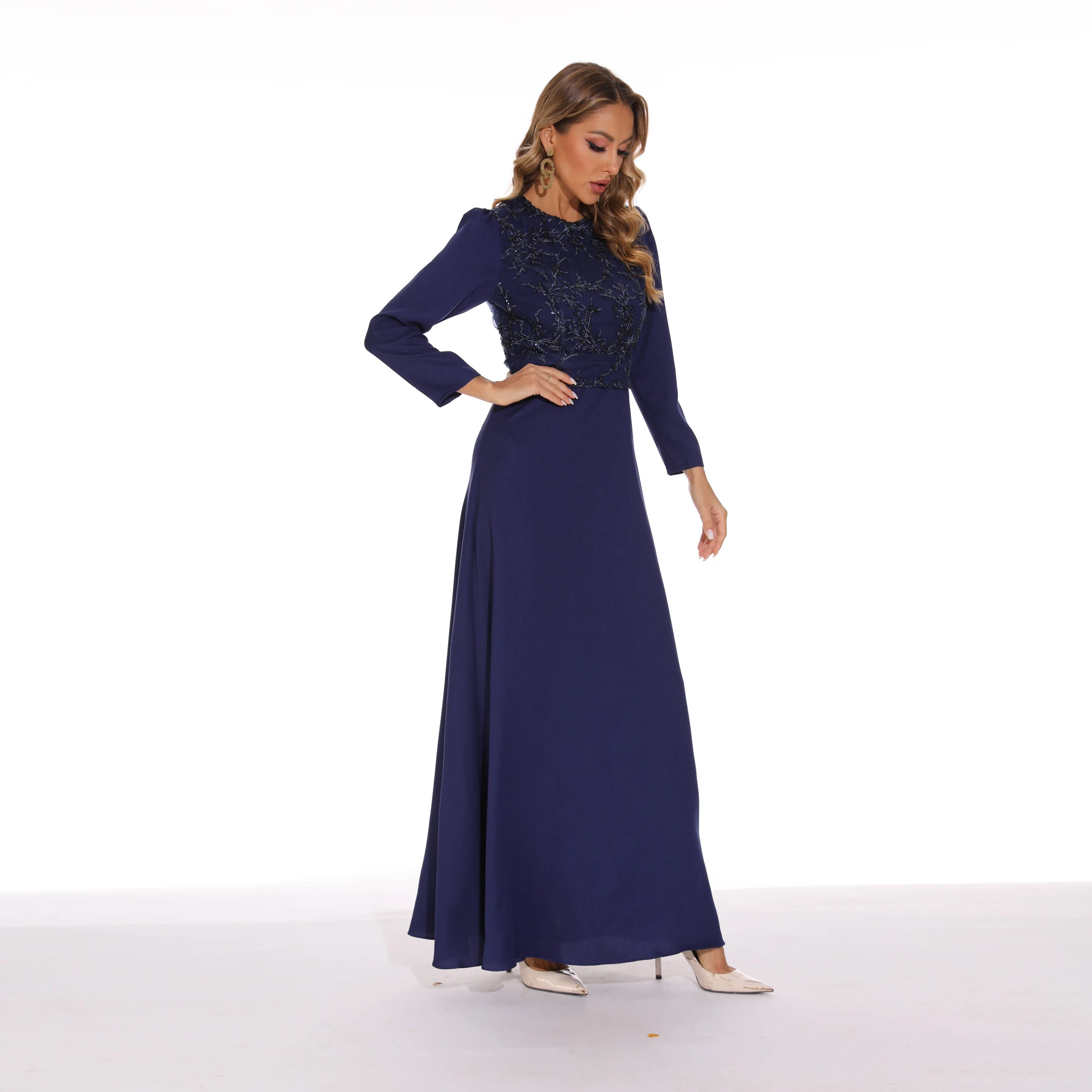 New Muslim two-piece set embroidery sequins shows a slim long And elegant Arab dress