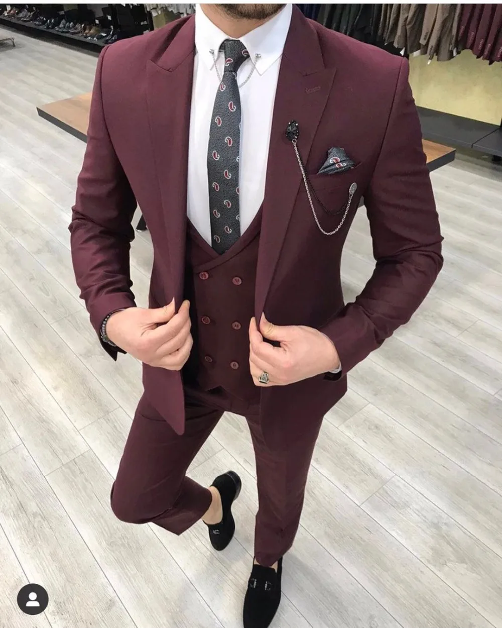 

Burgundy Costume Homme Men Suits 3 Pieces Peak Lapel Slim Fit Suits Groom Tuxedos Terno Wedding Blazer (Jacket+Pants+Vest)