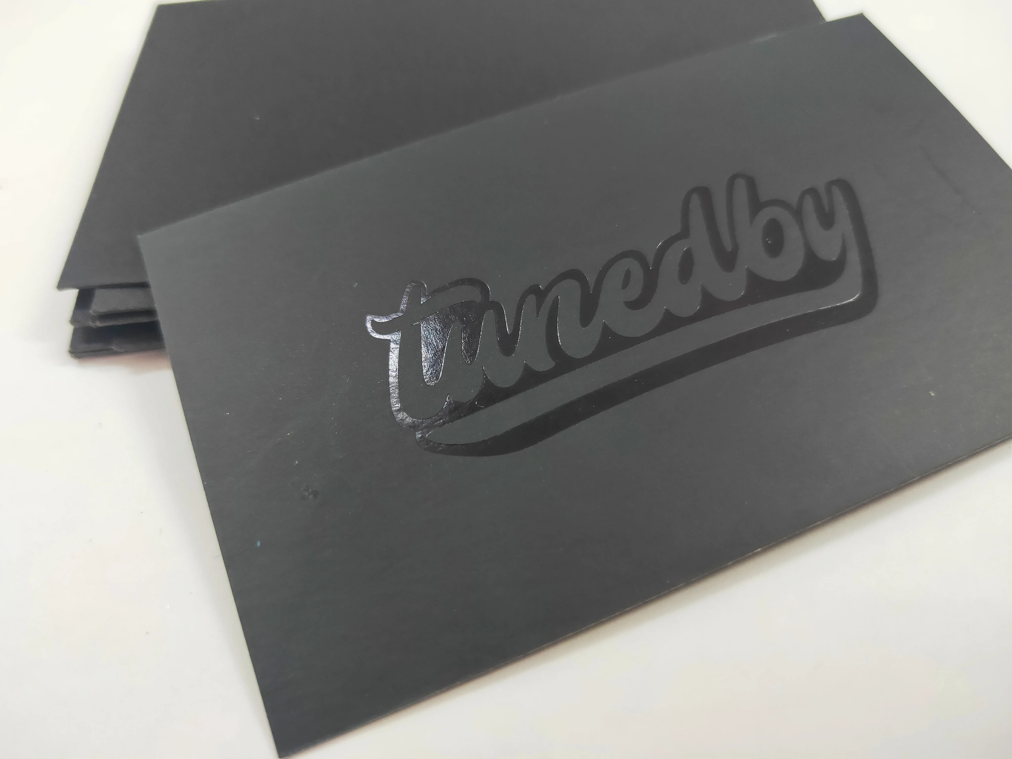 High quality business card 300g, custom hot stamping logo, black UV effect, surface lamination, free design