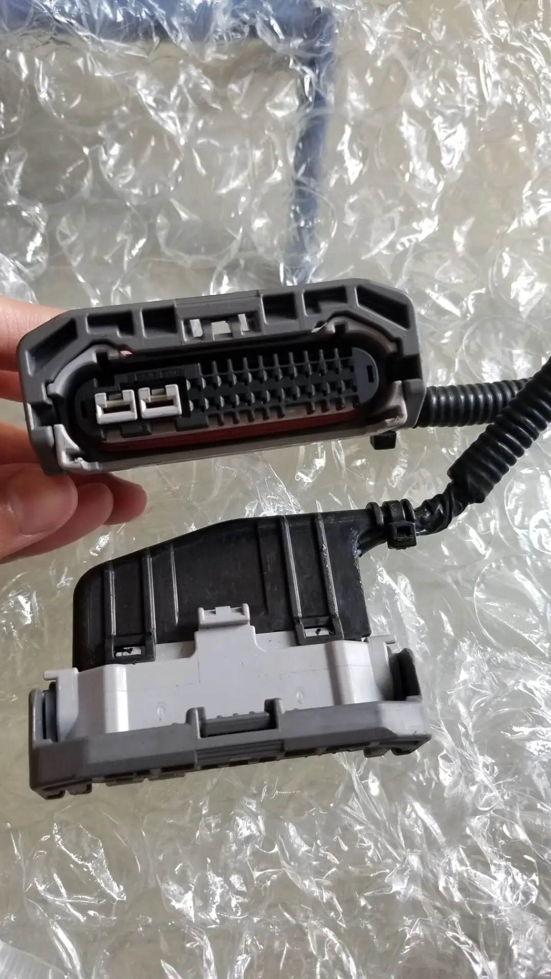 1PCS   For used Toy  car connector  headlamp socket    The headlight wiring harness plug    Taking the iron wire harness plug