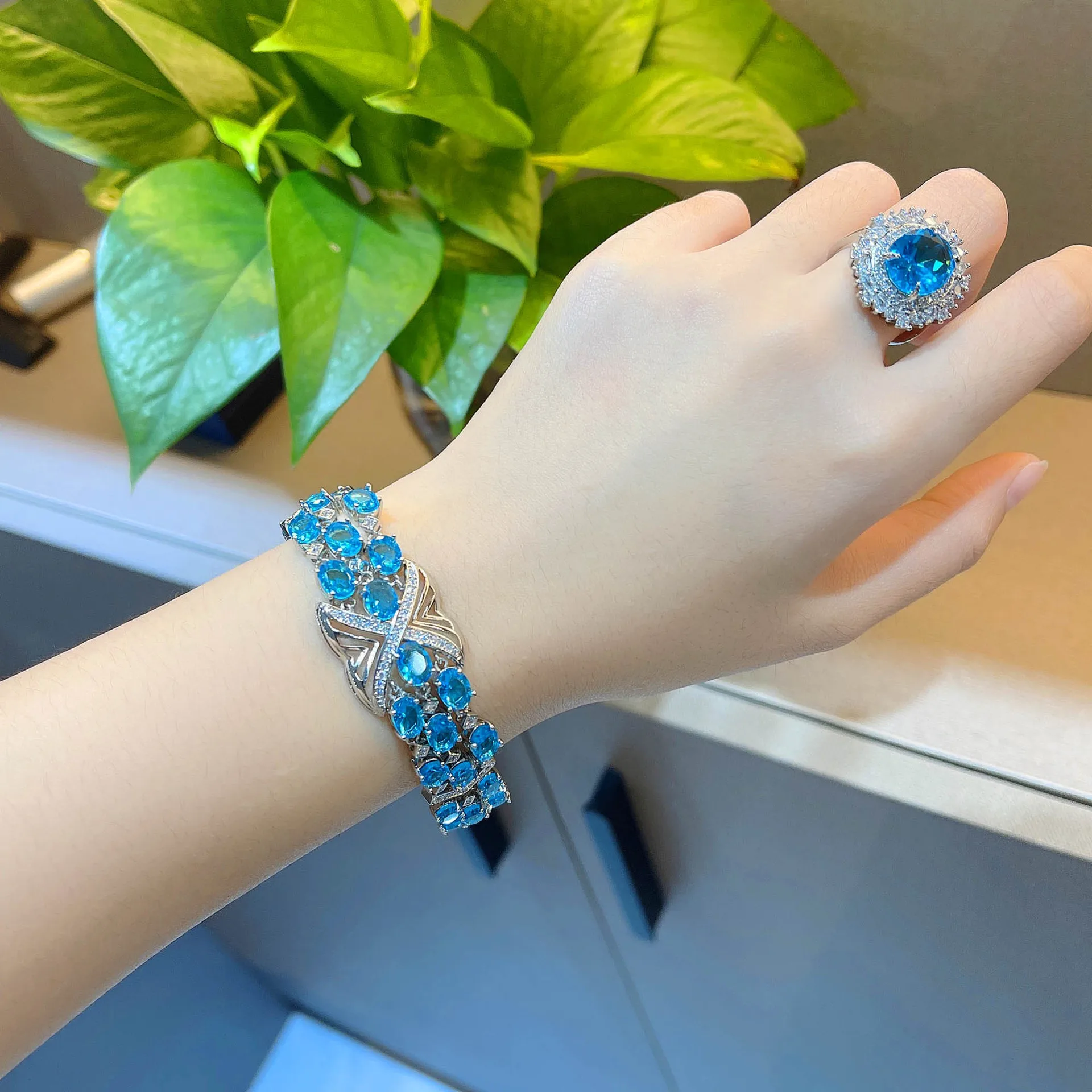 2022 New Fashion Silver Color Bracelets Luxury Sea Blue Simulation Topaz Aquamarine Bracelet Chain For Women Fine Jewelry Gifts