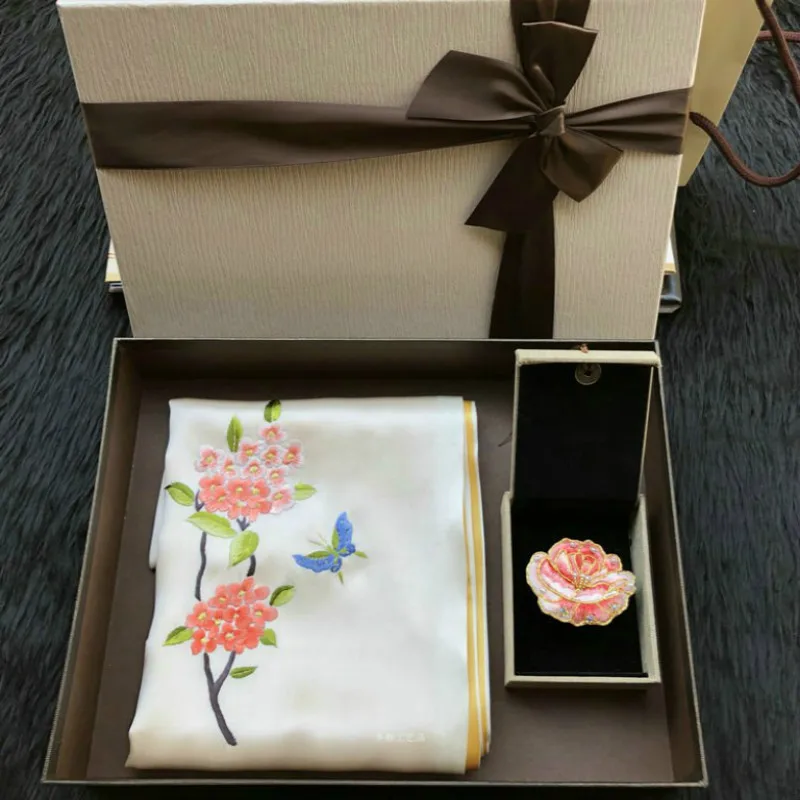 Chinese Hand Embroidery Finished Suzhou Embroidery New Handmade Embroidery Silk Mulberry Silk Scarf Scarf Buckle Gift Box Gift