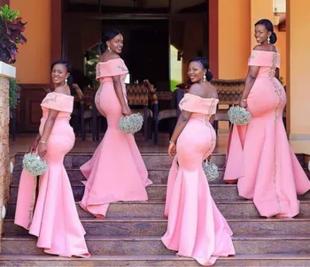 Roze Jurk Bruidsmeisje D11 Zeemeermin Geeft De Camera Van Zilveren Jeugd Schouder Huwelijksfeest