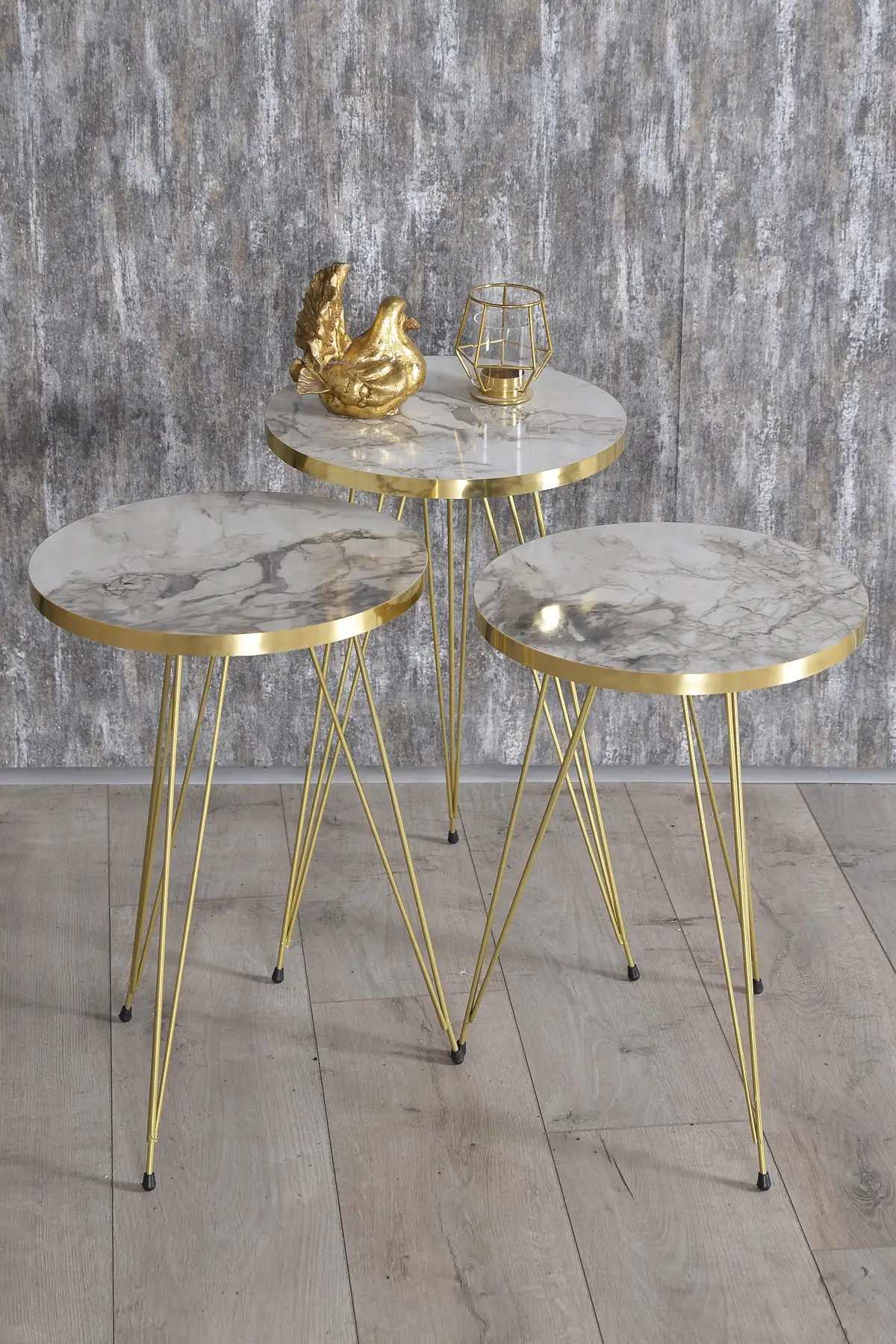 Zigon – Table basse en fil d'or, avec pieds