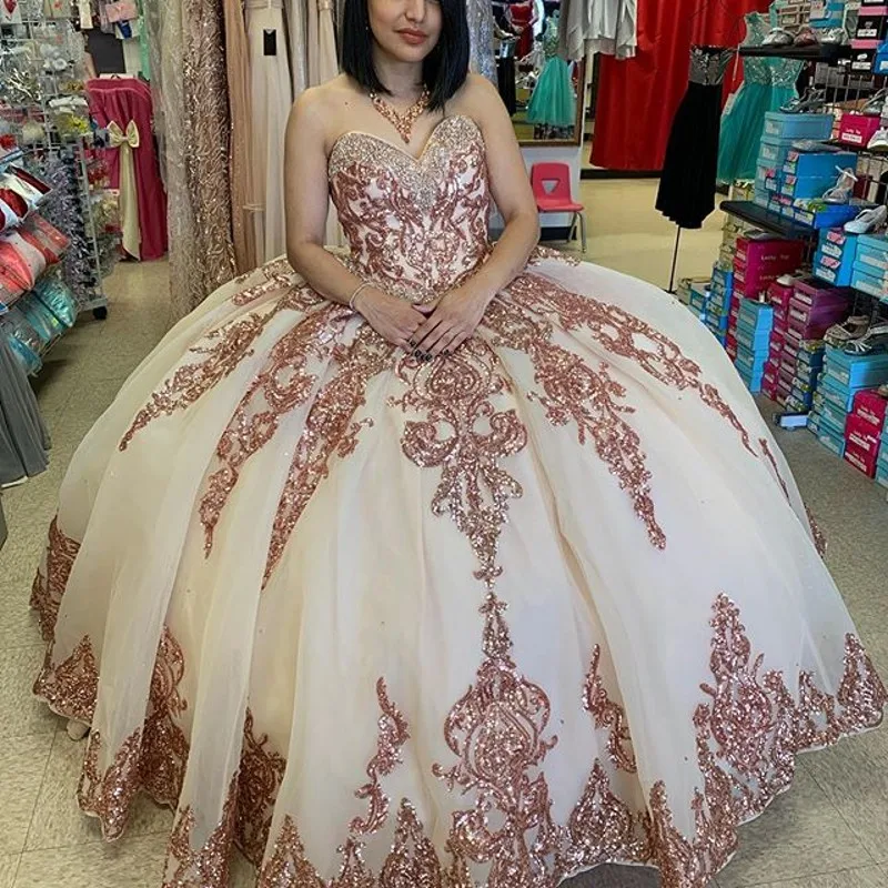 Sparkly Ball Gown Abiti Stile Quinceanera con Dechable Maniche di Tulle Dell'innamorato Dell'annata Del Merletto di Applique Dolce 16 Vestito da Partito di Usura