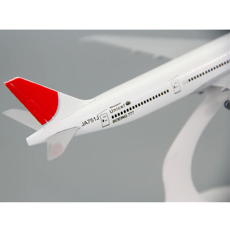 18CM Japan Airways B777 Airlines Airplane Model with Base Alloy Aircraft Plane For Collectible Souvenir Show Gift Toys