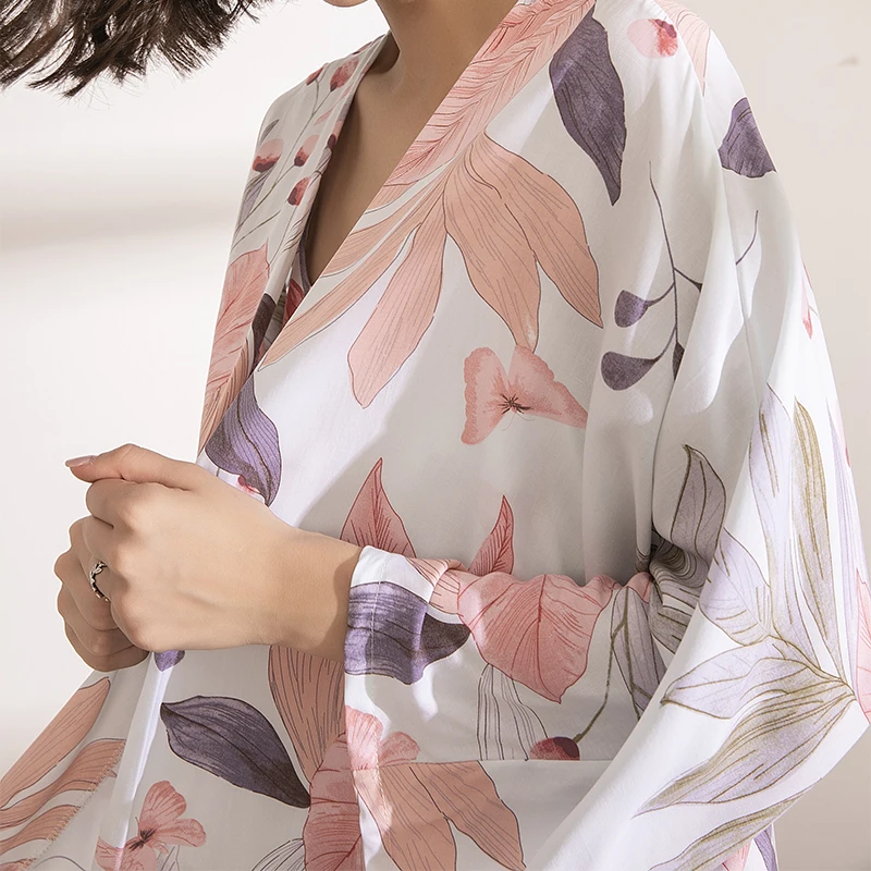 Conjunto de pijama suave y a la moda para mujer, ropa de dormir con estampado floral, viene cárdigan de hojas rosadas, camisola y pantalones largos,