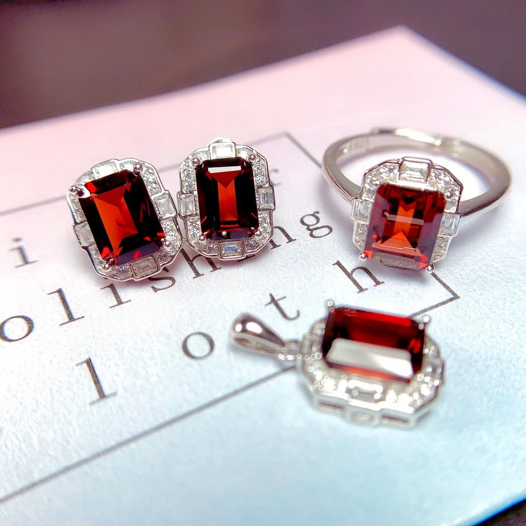 

100% Natural Mozambique Garnet Jewelry Set for Party 6mm*8mm VVS Grade Garnet Ring Garnet Earrings Garnet Pendant