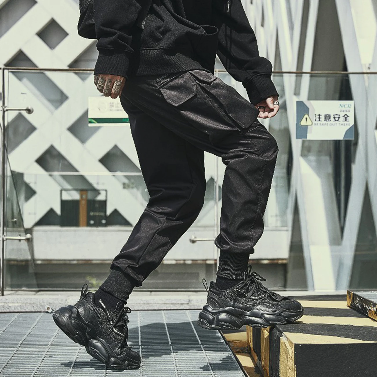 

AOGZ Streetwear Pockets Cargo Pants Tactical Functional Pants Man Casual Joggers Pants Hip Hop Loose Techwear Trousers Men Black