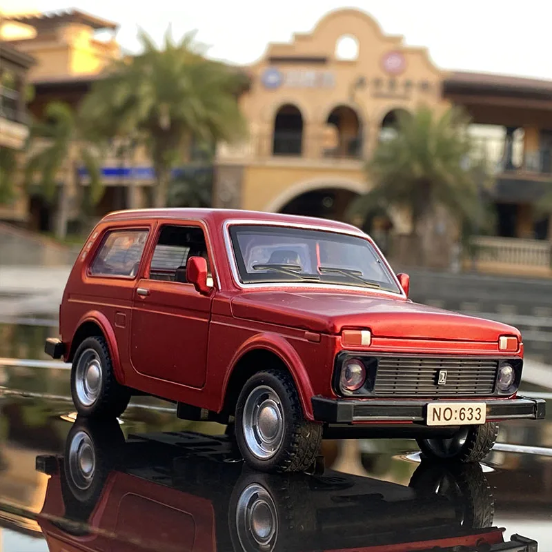 1:32 LADA NIVA Classic Car Alloy Car Model Diecast Metal Toy Vehicles Car Model High Simulation Sound Light Collection Kids Gift