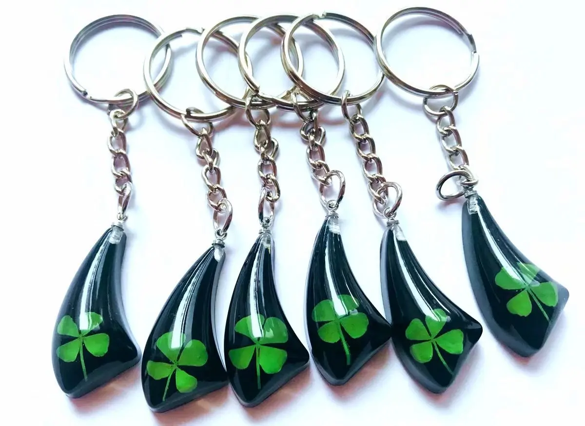 

12 pcs Fashion Keychains Real Four Leaf Clover black back Keyring