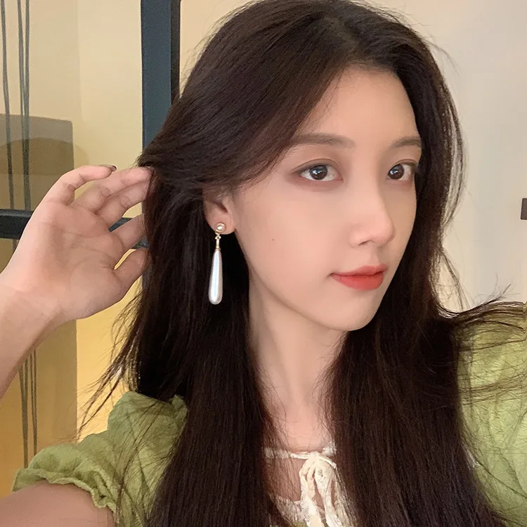 WENHQ Hot Sale Vintage Gold Color Long Style Pearl Clip on Earrings No Pierced for Women Fashion Statement Drop Earrings Jewelry