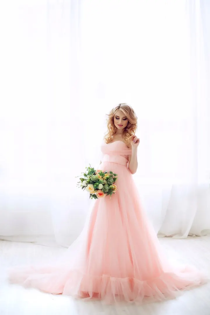 Elegant Tulle สีชมพูคลอดบุตรชุดสำหรับถ่ายภาพปิดไหล่ Ruffles ฉัตรการถ่ายภาพผู้หญิงชุดเด็กทารกชุด