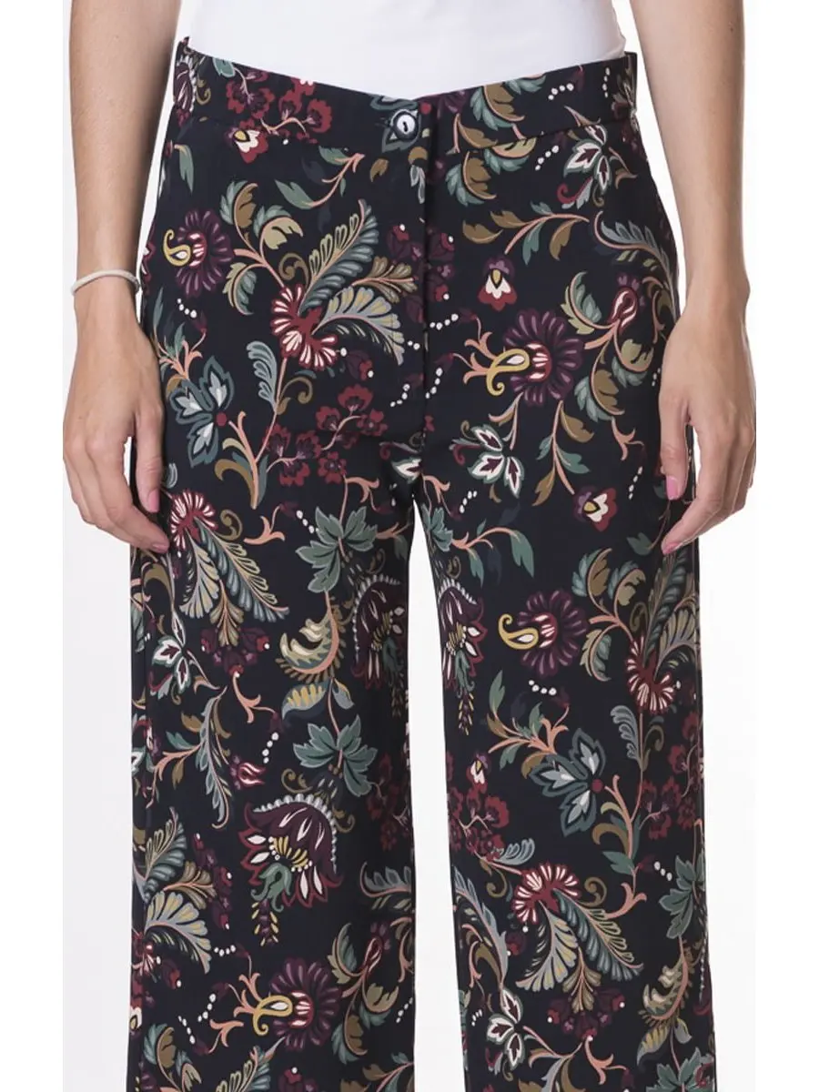 Straight Leg Trousers for young woman. Printed fabric in dark flowers. Pantalon ankle length, zipper