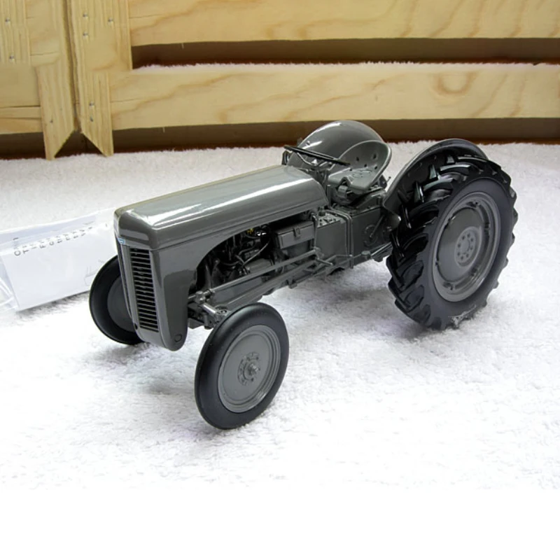 FERGUSON TEA 20 Classic Gray Tractor Farm Truck Model Diecast 1/16 Scale Static Display Gift Toys Adult Collection