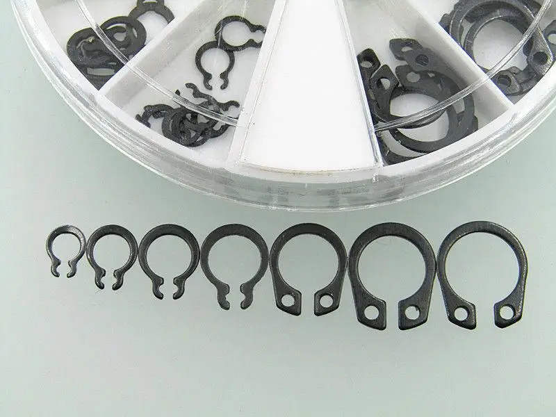 Kit assortimento di anelli di fissaggio per anelli elastici interni tipo E da 70 pezzi per moschettone per anelli elastici in acciaio al carbonio con foro in acciaio inossidabile