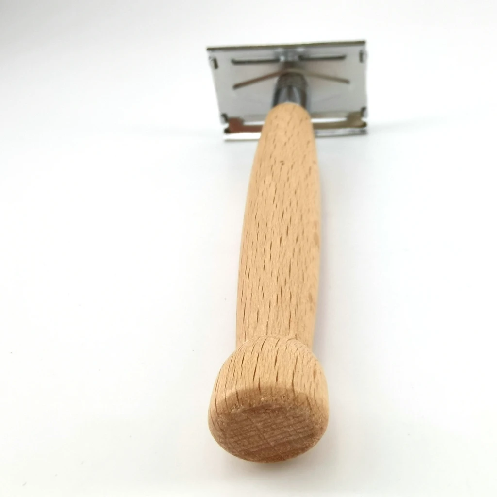 Wooden handle safety razor is used for men\'s beard shaving, natural, economical and environmentally friendly