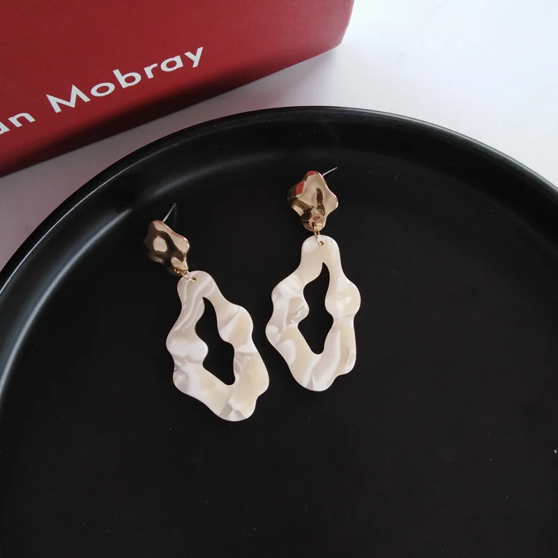 Irregular Elegant White Resin Ellipse Ear Clips Korean Exaggerated Big Hollow Out Geometric Clip on Earrings Without Piercing