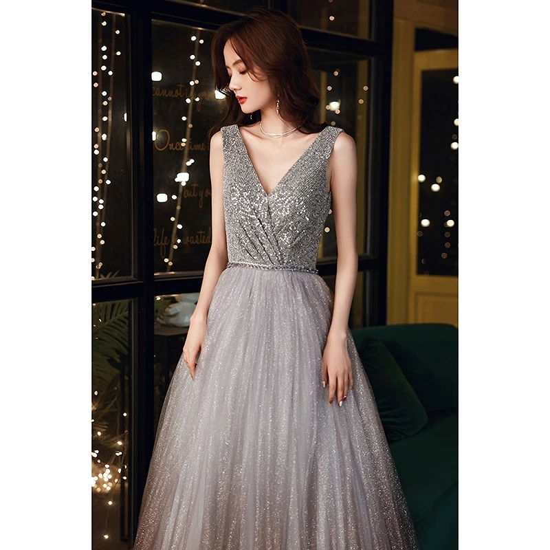 Luksusowe szare sukienki na studniówkę z dekoltem w serek, błyszczącymi koralikami, szarfami, o kroju litery A, bez pleców, bez rękawów, dla gości weselnych, na imprezy, dla gwiazd, suknie wieczorowe.