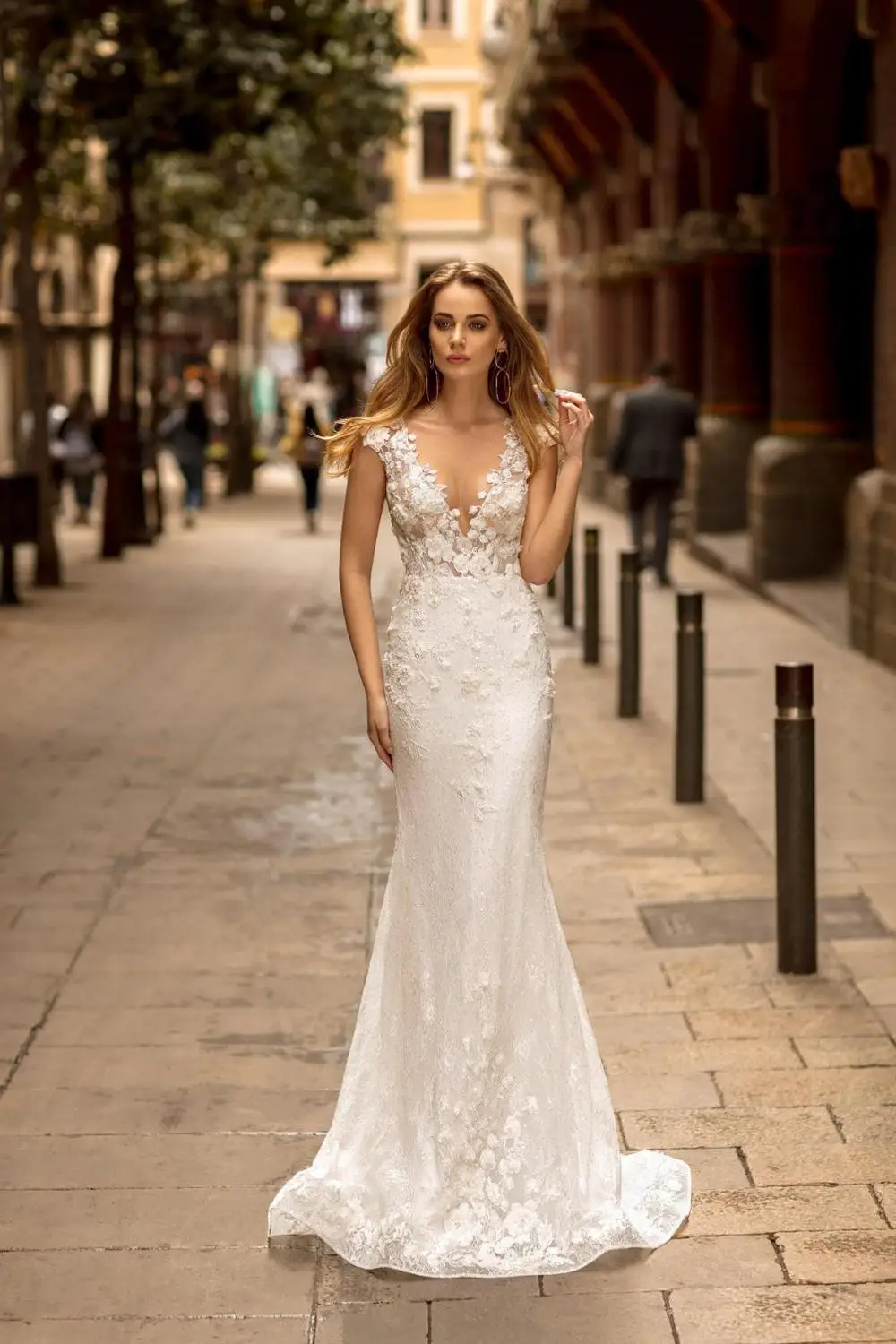 2020 sirène robes de mariée coiffée manches dentelle Appliques robes de mariée sur mesure bouton retour balayage Train robe de mariée