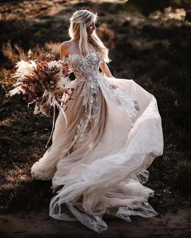 Vestidos de novia bohemios personalizados, vestidos de novia con hombros descubiertos, vestido de novia bohemio de playa con apliques de encaje sin espalda Sexy