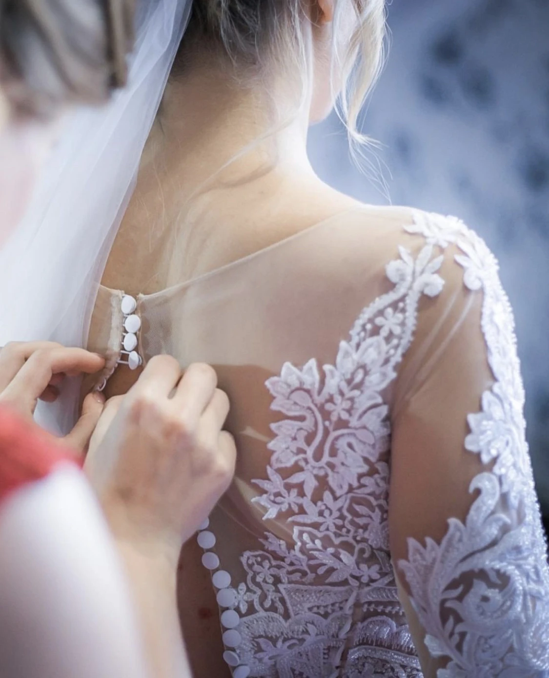 Vestido de casamento linha a sheer neck meia manga rendas apliques contas botão volta tule andar comprimento varredura trem lindo vestido de noiva