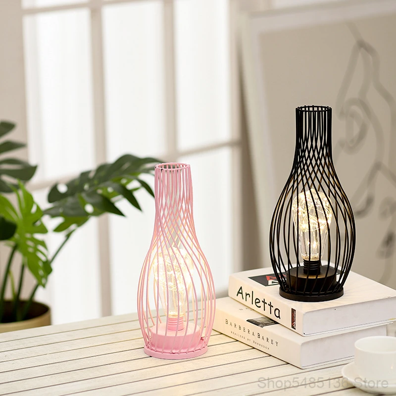 

Modern Iron Vase Night Light Decoration Lamp Simple Art Creative Bedroom Bedside Study Desk Desk Bar Cafe LED Decorative Lantern