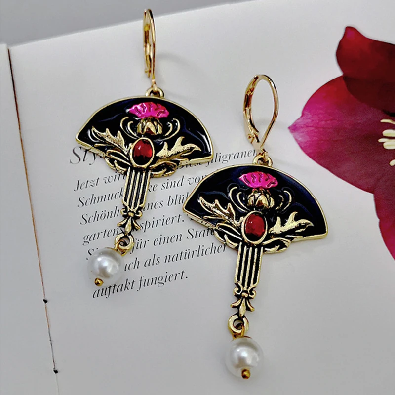 Art Night Charming Purple Flowers and Pearl Pendant Earrings Creative Thistle Flower Garnet Enamel Earrings Retro Women Jewelry