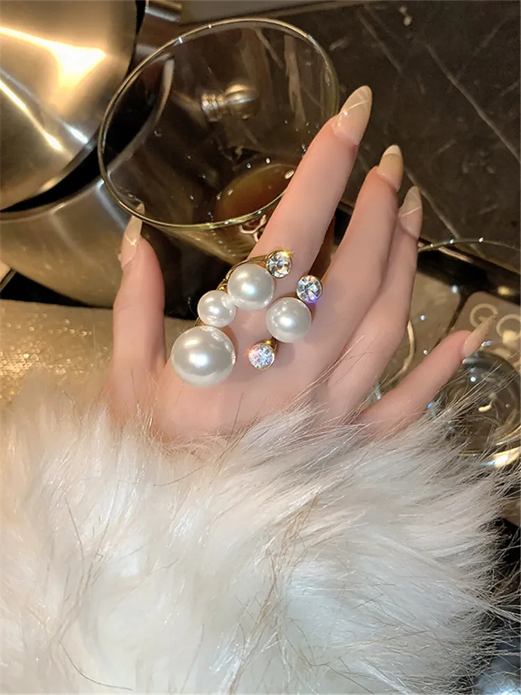 Kshmir Ladies elegant retro super large pearl rings ladies shiny crystal irregular rhinestone charm Korean wedding jewelry ring