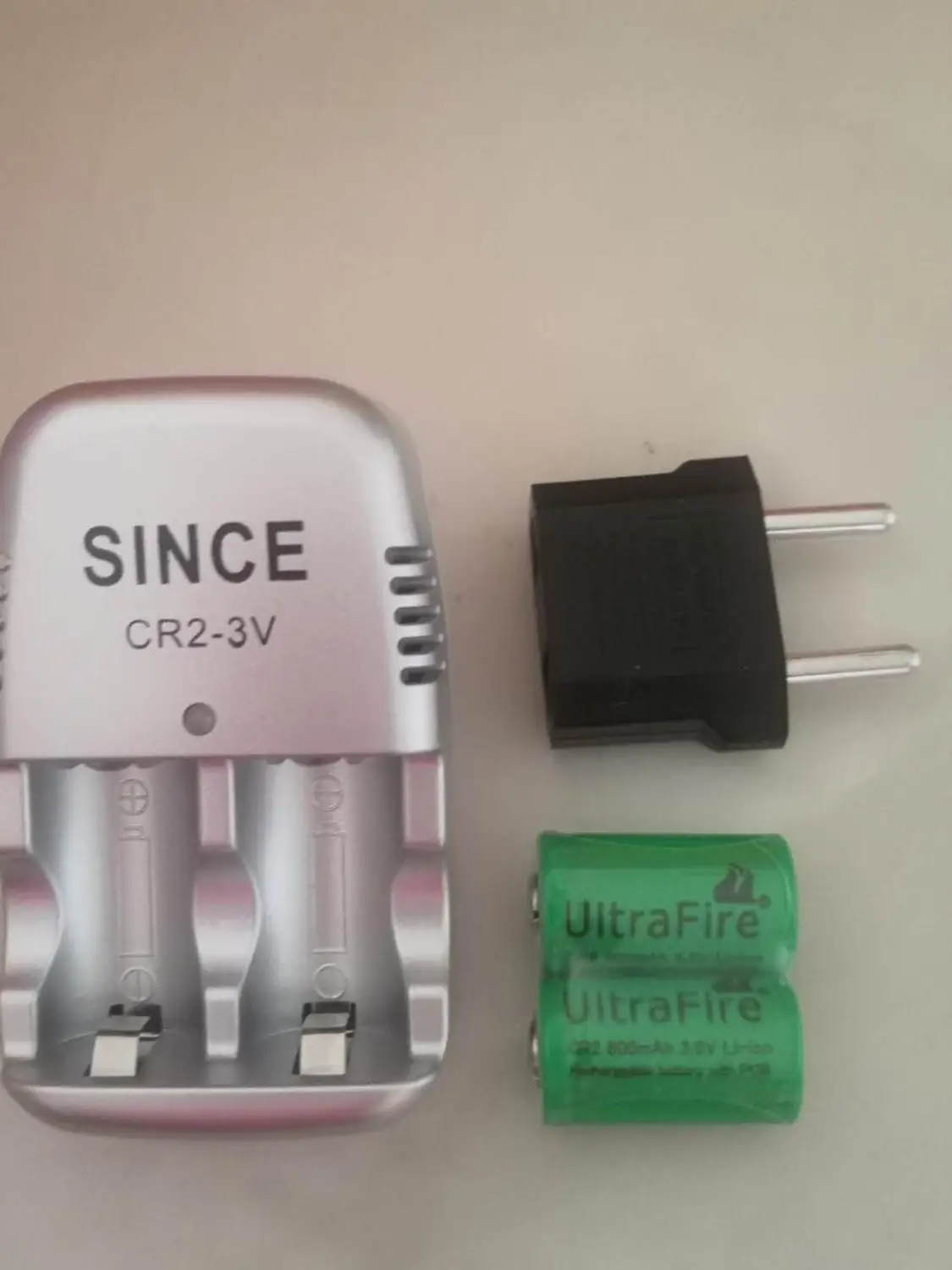 CR2 شاحن 3 v قابلة للشحن القسم أو اثنين CR2 شاحن بطارية + 2 قطعة CR2 15270 بطاريات