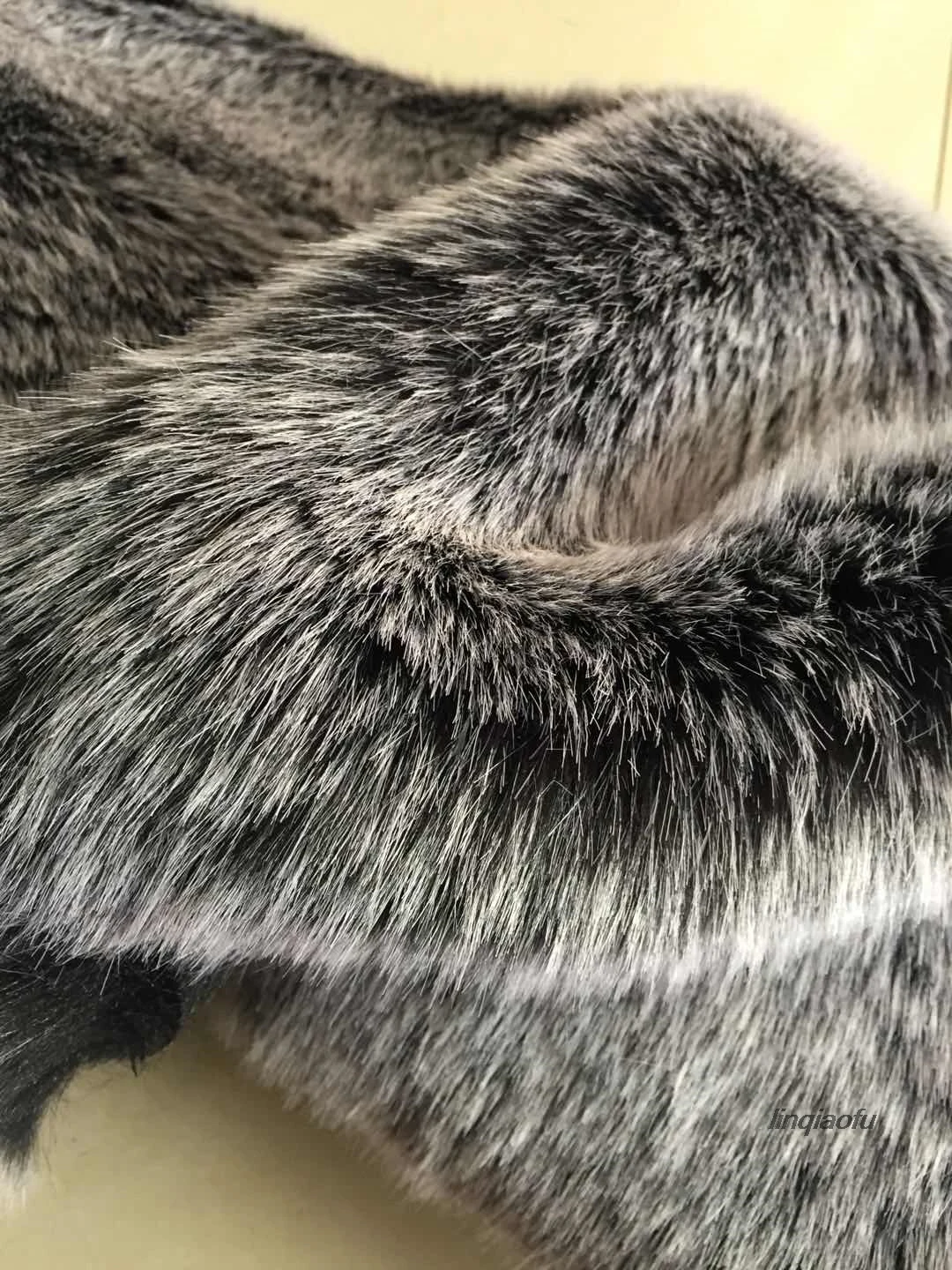 

Extra thick dyed fox fur plush fabric. High-grade imitation fur clothing fur collar fabric